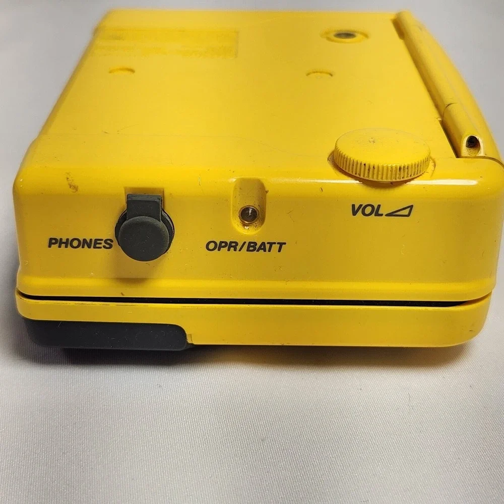 SONY Walkman Sports Audio Cassette fm/am Radio WM-F2078 yellow‎ Made in Japan